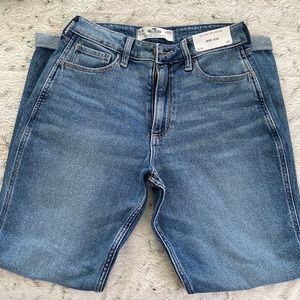Brand new with tags size 5L Hollister mom jeans